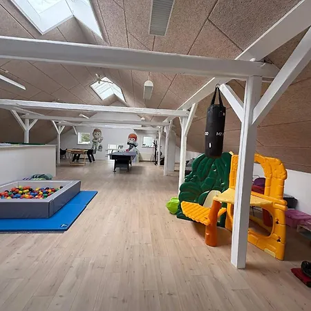 4 Star In Henne Henne Strand