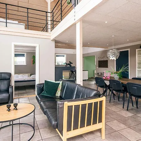 4 Star In Henne * 亨讷斯特兰德