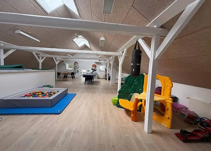 4 Star In Henne Henne Strand